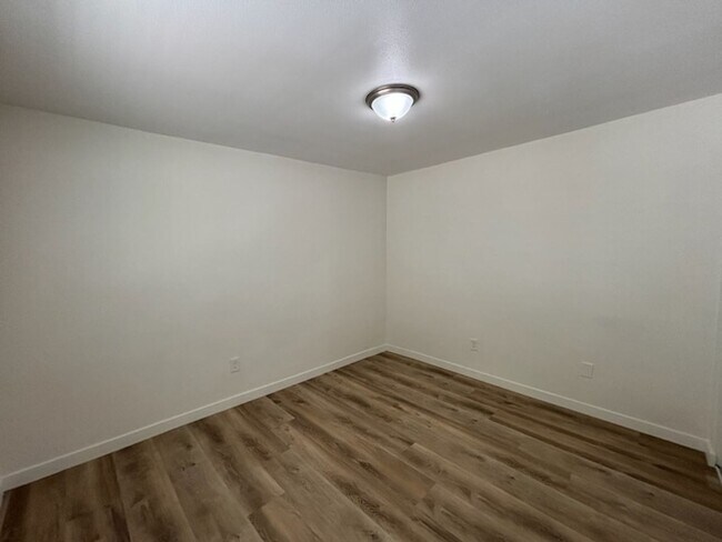 Building Photo - 6043 Vanessa St