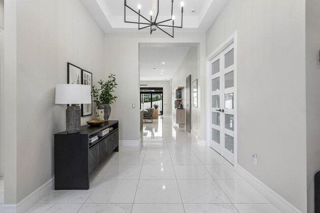 Building Photo - 17317 Santaluce Mnr