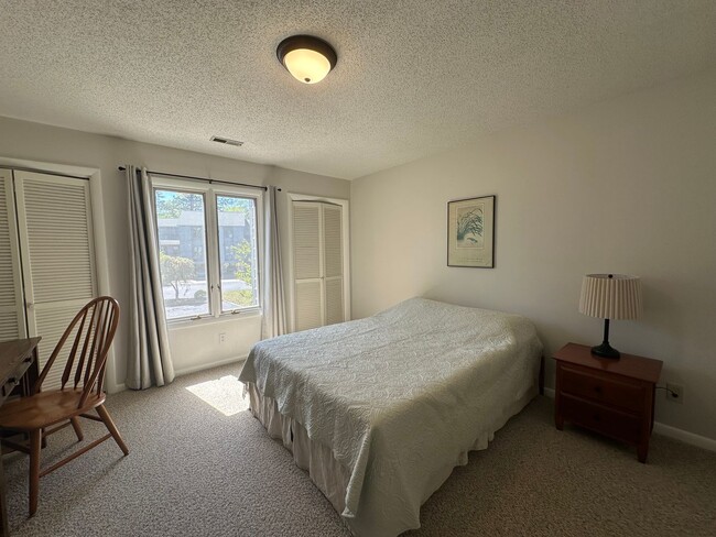 Building Photo - Furnished Townhome with Water Views and Boat Slip!