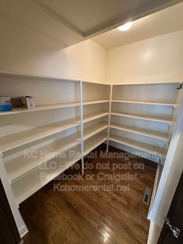 Building Photo - 8608 W 165th St