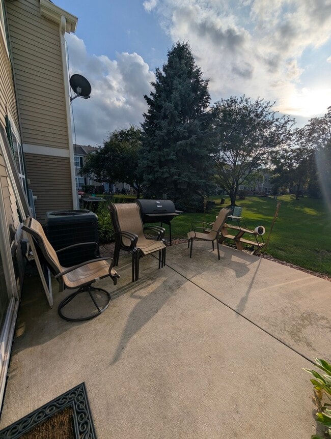Building Photo - 2551 Oak Tree Ln
