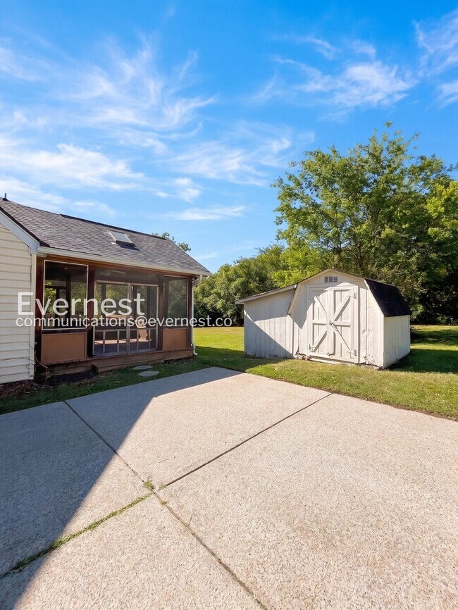 Building Photo - 1203 Countryside Dr