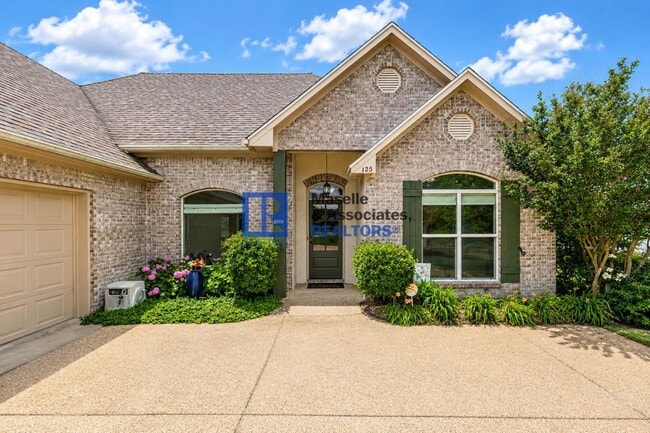 Building Photo - 3 Bed / 2 Bath Home on the Water in Ashbrooke