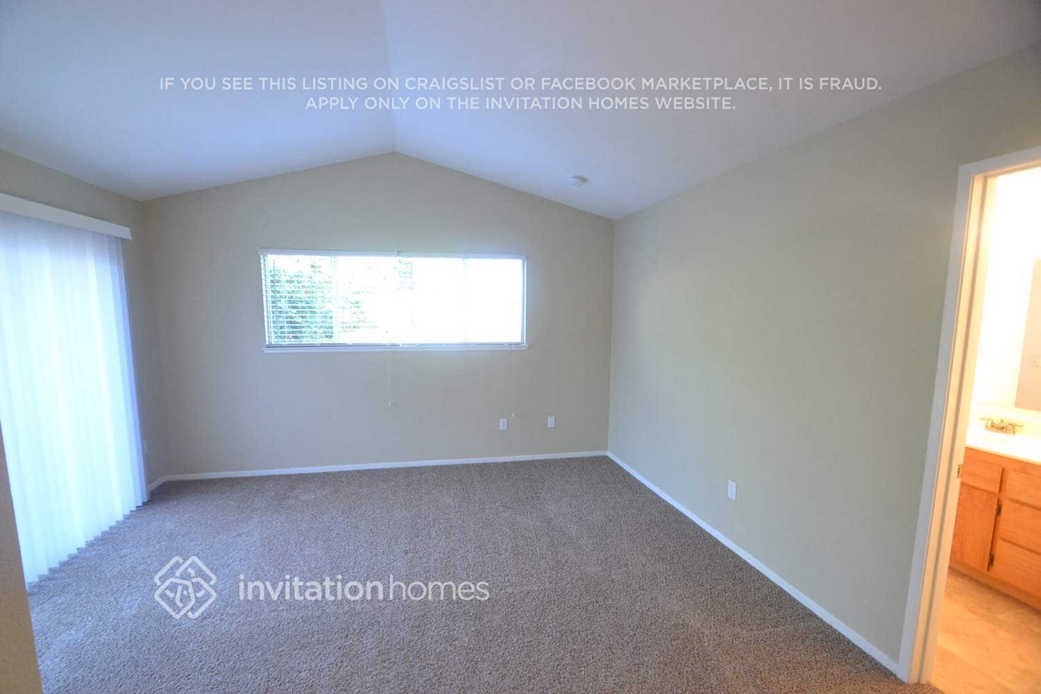 Building Photo - 303 Hampshire Ct