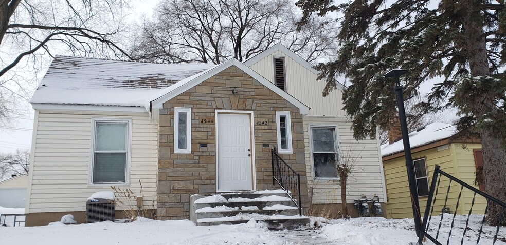 front entrance - 4242 S 15th Ave
