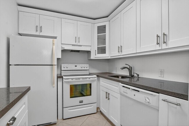 Building Photo - 177 Fanshaw E