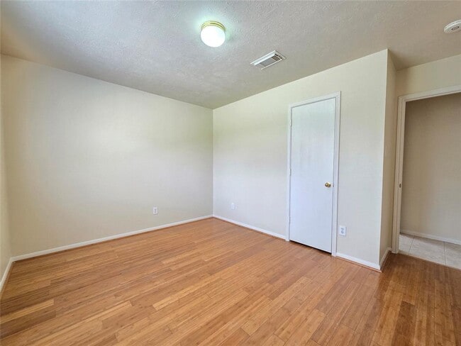 Building Photo - 4011 Lone Dove Ct