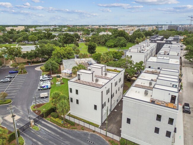 Building Photo - Canvas GWX
