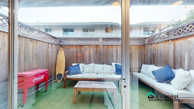 Building Photo - 2 + 1.5 Charming Remodeled Townhouse in th...