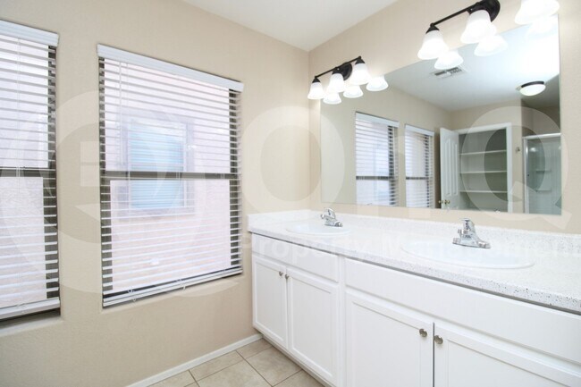 Building Photo - 6333 W Valencia Dr