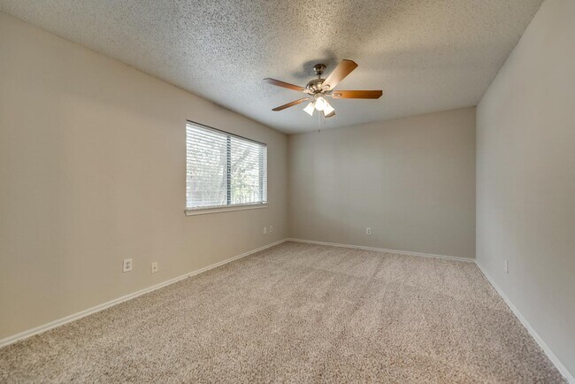 Building Photo - 1814 Sage Dr