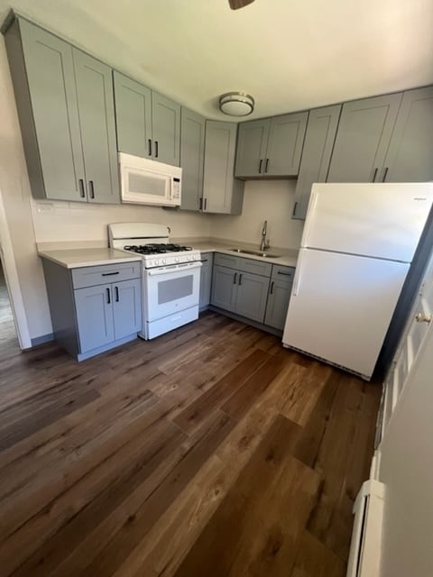 Building Photo - 593 Park Plz