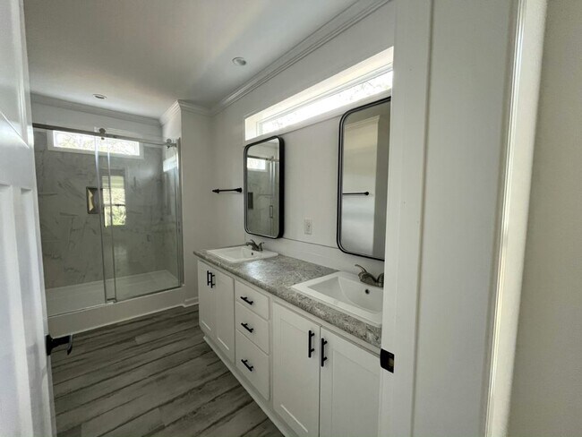 Building Photo - 113 Hill Cir