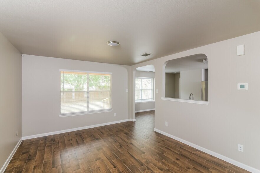 Building Photo - 10814 Pony Mesa