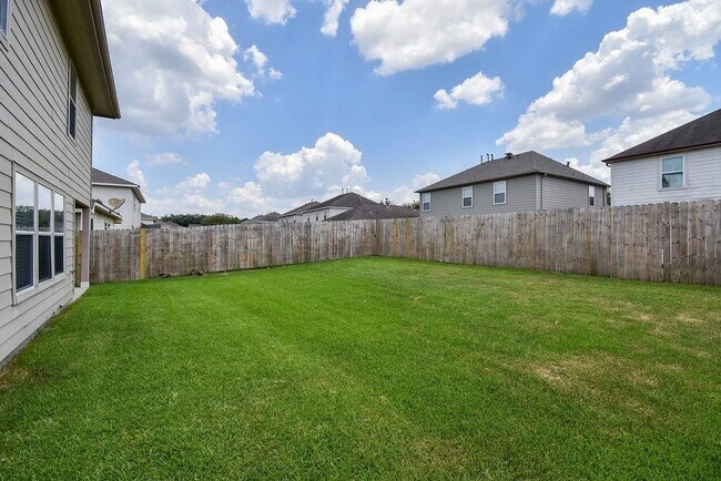 Building Photo - 9602 Siano Pines Dr