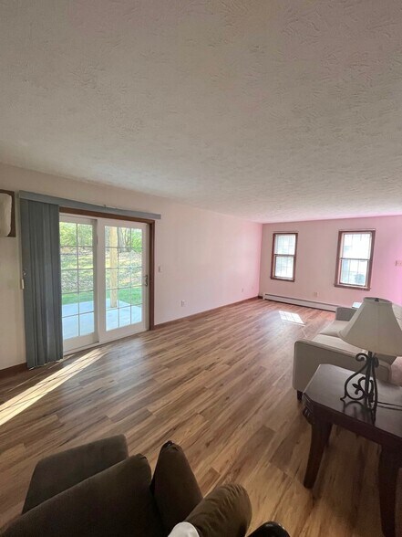 Building Photo - 61 Deer Run Trl