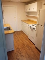 Building Photo - 118 N Riverview Dr