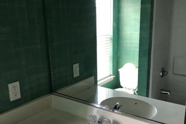 3rd Floor Bedroom's Bathroom - 4512 Great Oak Dr