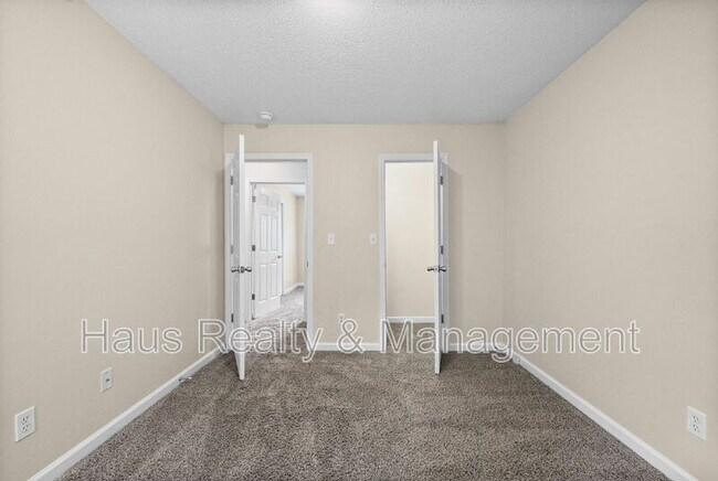 Building Photo - 932 Granny White Rd