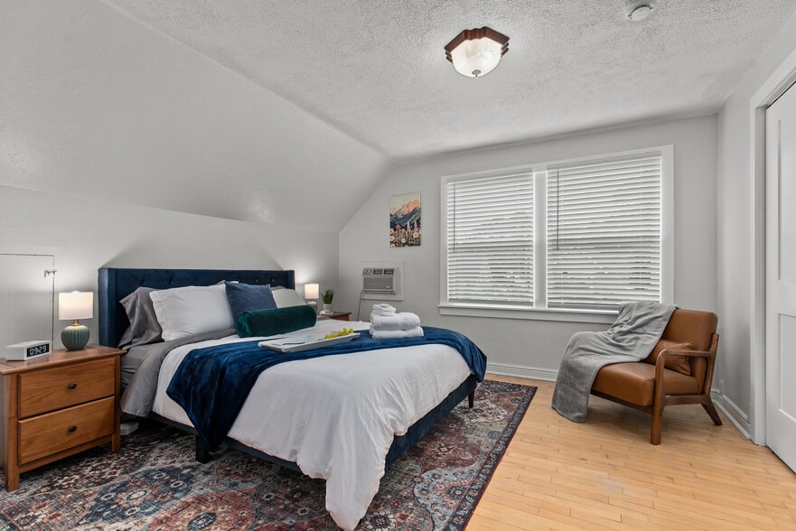 Building Photo - 431 E Summer St