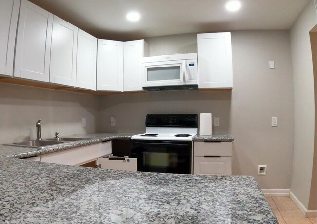 Building Photo - 11917 Bob White Dr