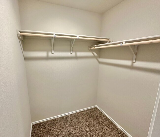 Building Photo - AVAILABLE NOW!