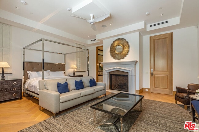 Building Photo - 618 N Beverly Dr