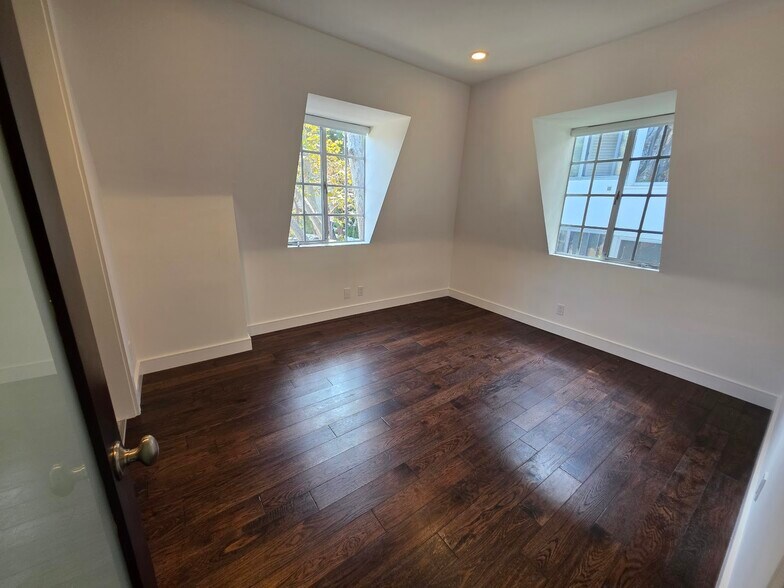 Building Photo - 8227 Redlands St
