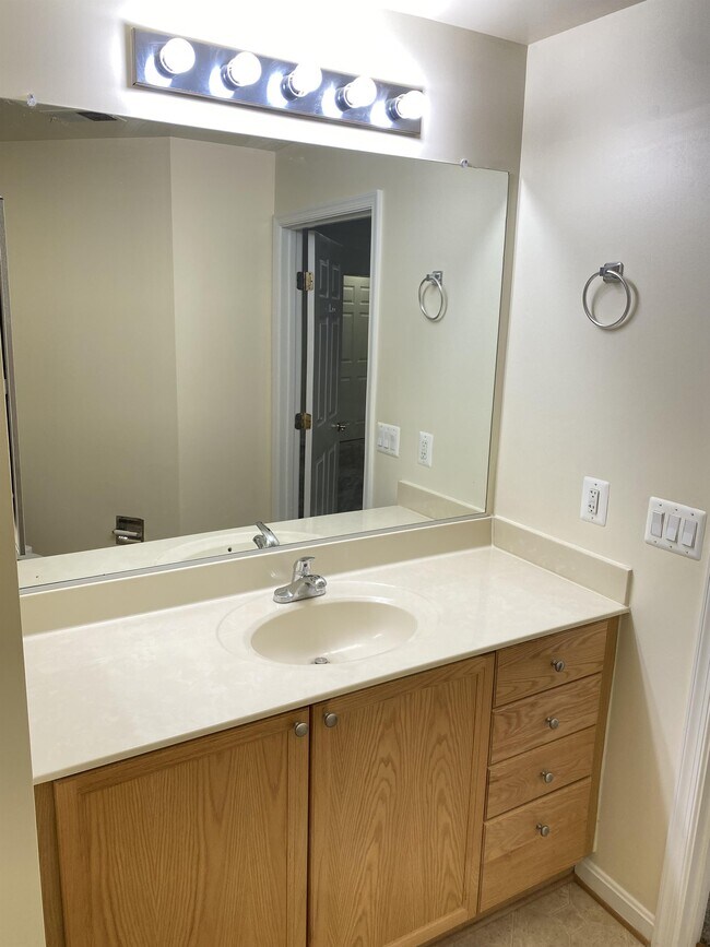 Building Photo - 597 Cawley Dr