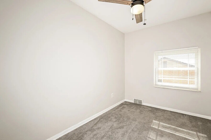 Building Photo - 1254 Edgewood Dr