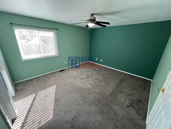 Building Photo - 4000 Dove Ln
