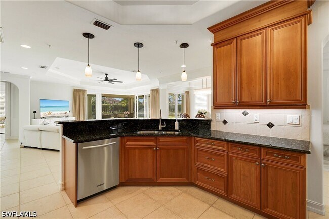Building Photo - 10821 Vivaldi Ct