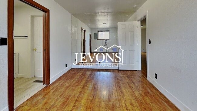 Building Photo - Charming 5-bedroom home near shopping, parks, and University of Puget Sound - Minutes from Cheney...