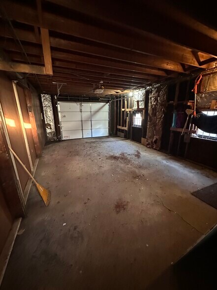 Building Photo - 325 N Cavender St