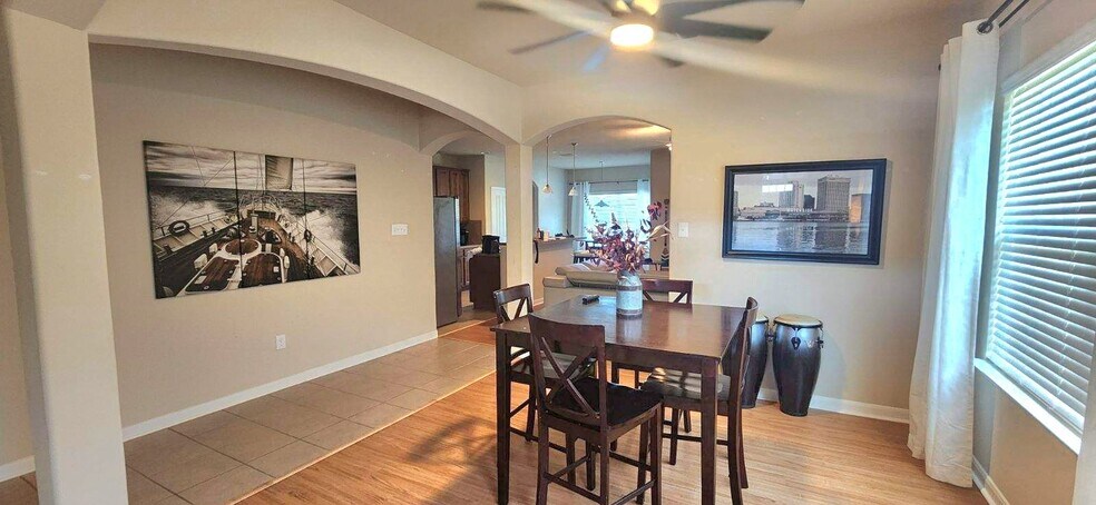 Building Photo - 1210 Plaza Lake Dr