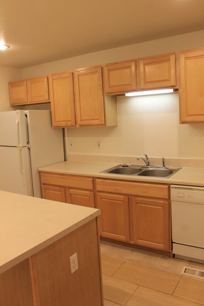 Building Photo - 7330 Kearney St