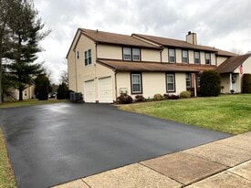 Building Photo - 1668 Bluebird Dr