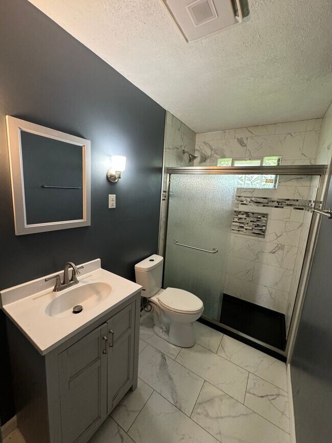 Building Photo - *PENDING* Charming 3-Bedroom, 1-Bathroom Home with Attached Garage – Accepting Section 8