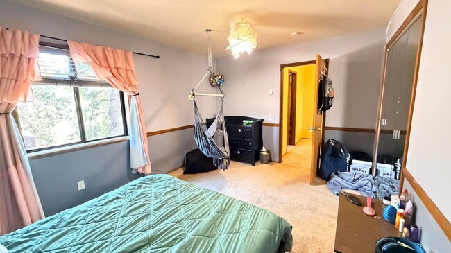 Building Photo - 54061 Linger Ln