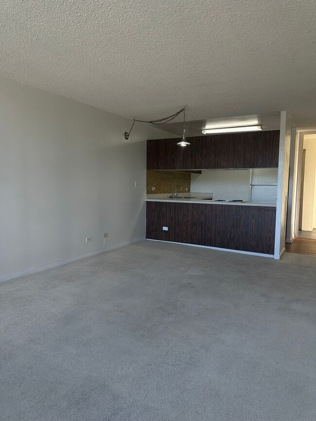 Building Photo - Fairway Gardens – 2 BD / 1 BA / 1 PK Spacious & Convenient Condo Living