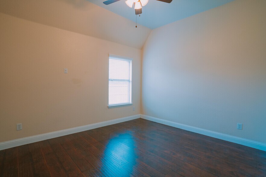 Building Photo - 3240 Paseo