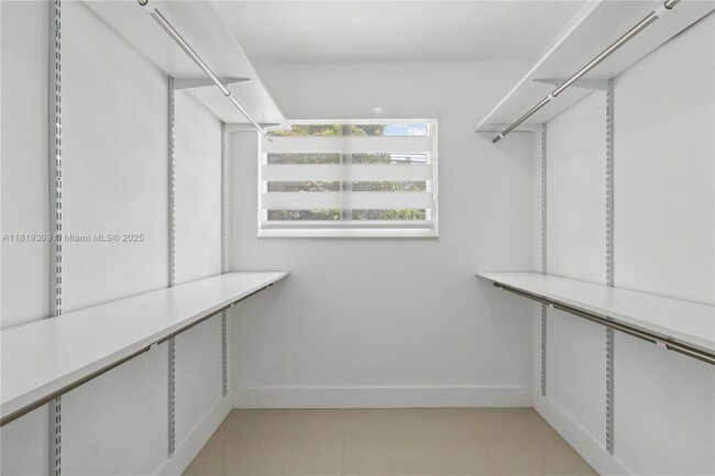 Building Photo - 4655 SW 14th St