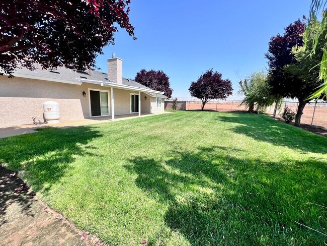 Building Photo - $2,795 Shaw & Academy 4 Bedroom / 2 Bathro...