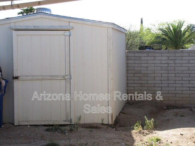 Building Photo - 302 N Banff Ave