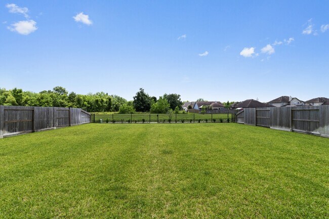 Building Photo - 12114 Champion's Frst Dr