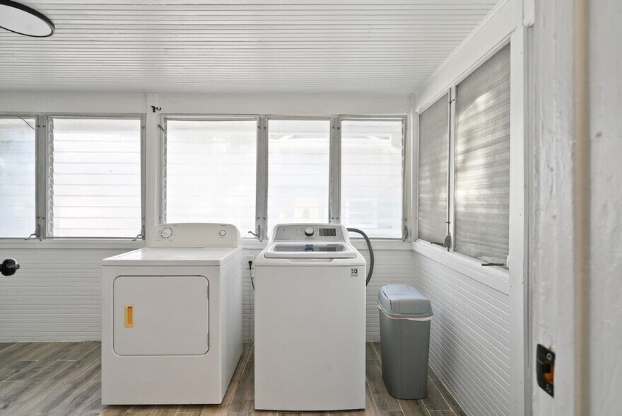 Building Photo - 1829 Hollenbeck Dr