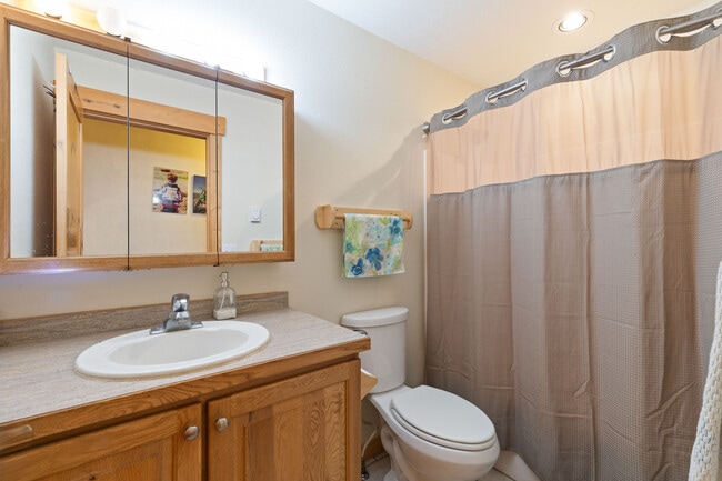 Building Photo - 404 Snake River Dr