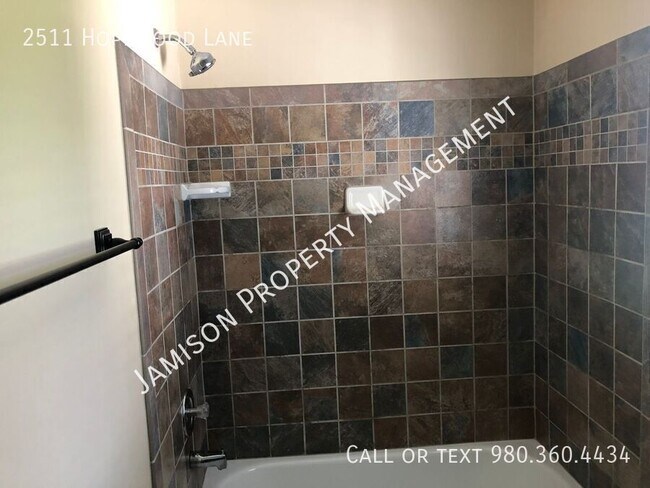 Building Photo - 2511 Hopewood Ln