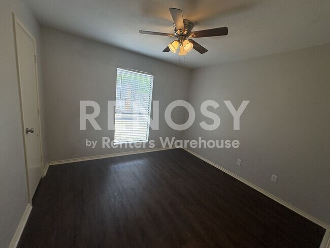 Building Photo - 10258 Maverick Dr