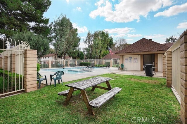 Building Photo - 1740 N Willow Woods Dr